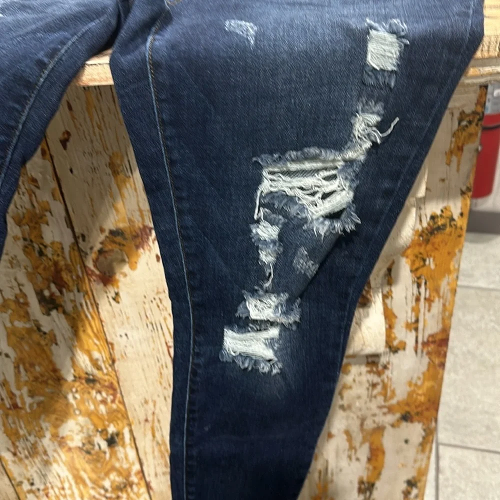 JUDY BLUE DISTRESSED JEANS - Picture 3 of 6